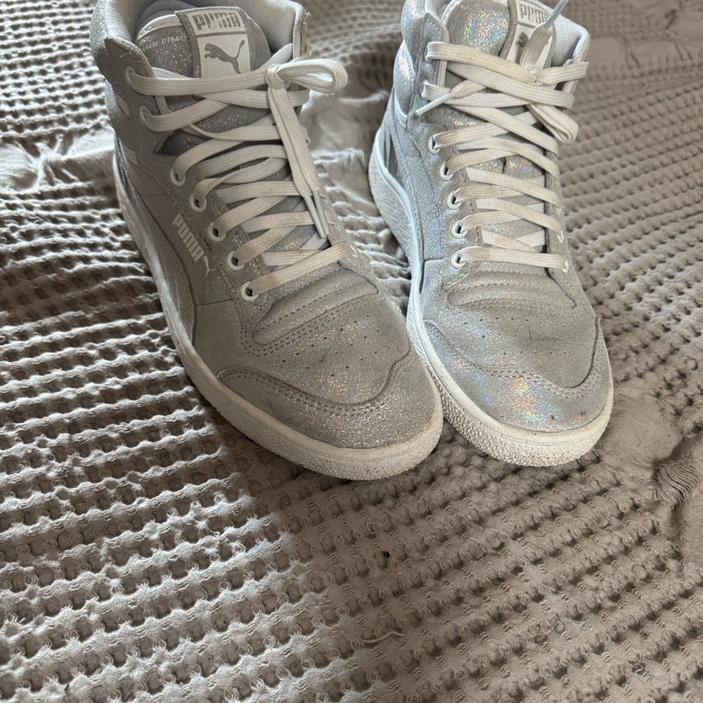 Puma Women's Silver and White High-Top Sneakers